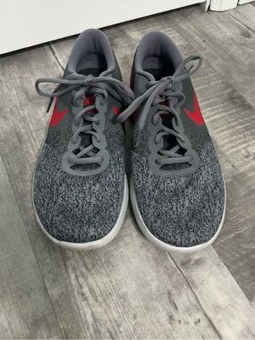 Nike Men’s Flex Low Top Gray and Red Knit Training Shoes Athletic